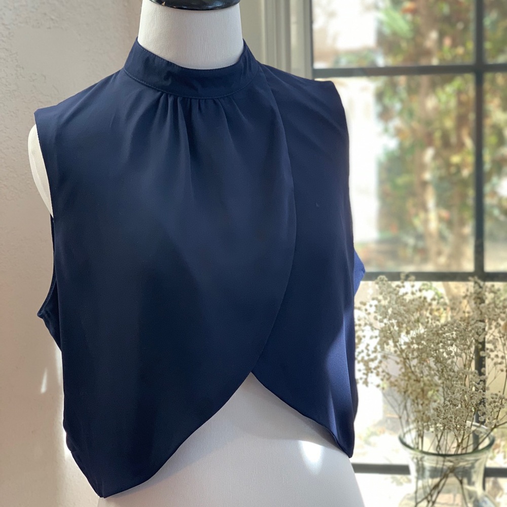 Agaci / Blue blush Navy blue high neck crop top